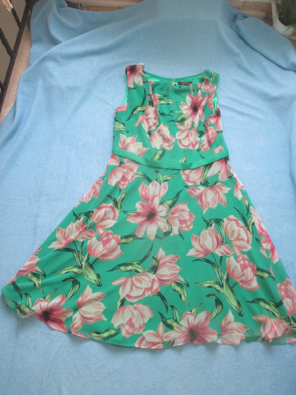 NEU * Blumen * Blüten* Flower Power * Seiden- Chiffon * Anlass * Cocktail * A-Linie * Midi * Träger- Kleid 