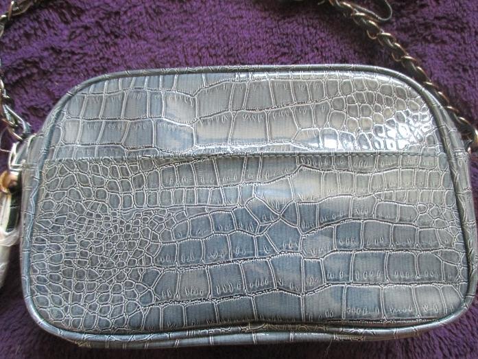 NEU * Abend * Ausgeh * Freizeit * Lack- Leder Imitat * Animal * Kr..o Style * DESIGNER * Cross Body bag * Umhänge- Hand- TASCHE mit Kettenband * rauch- grau- blau *