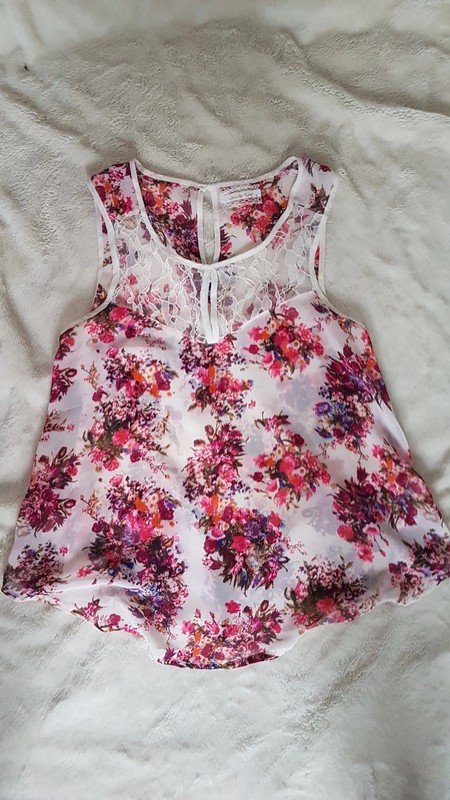 NEU * Bohème * Boho * Festival * Hippie * Style * Rosen * Blüten * Flower * Lace- Spitzen Einsatz * Baby- Doll Style * Ärmelloses * Seiden Chiffon * Blusen * Top 