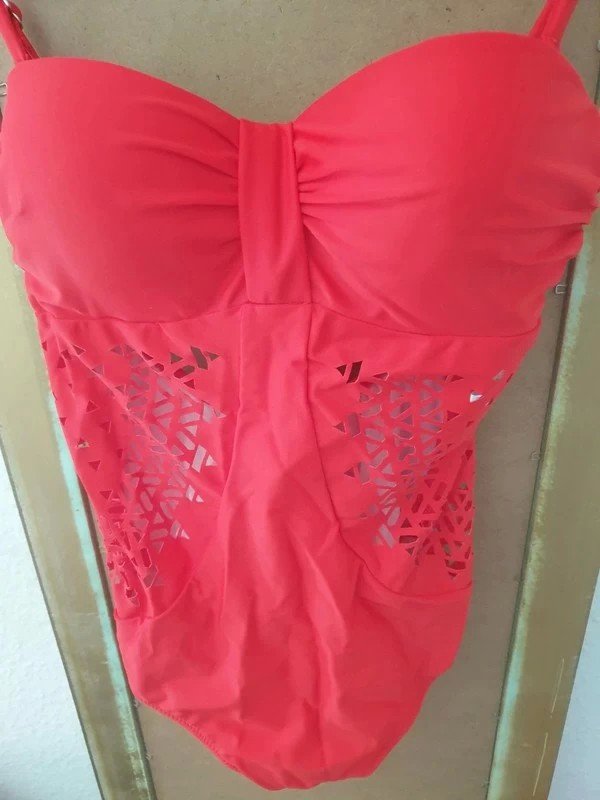 NEU mit ETIKETT * Sexy * ausgefallen * Cut Outs * Lace-Ausstanzungen * Lochspitze * Badeanzug * Body * Einteiler 