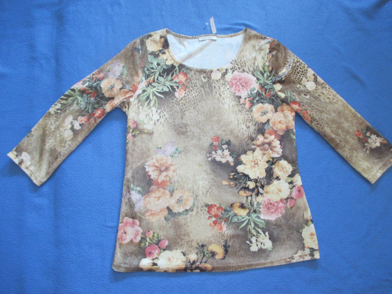 NEU mit Etikett * Animal * Leo * Rosen * Blumen * Blüten * Aquarell * Romantik * Schimmer * Velours * Samt * Nicki * T- Shirt 