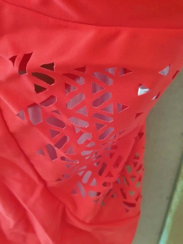 NEU mit ETIKETT * Sexy * ausgefallen * Cut Outs * Lace-Ausstanzungen * Lochspitze * Badeanzug * Body * Einteiler 