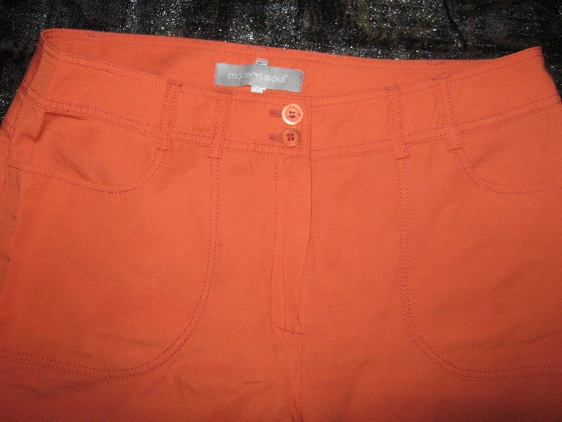  NEU * Edel * stylisch * Stickerei und Nieten * Leinen * 7/8 * Dreiviertel * Carpi- Hose * Culotte 