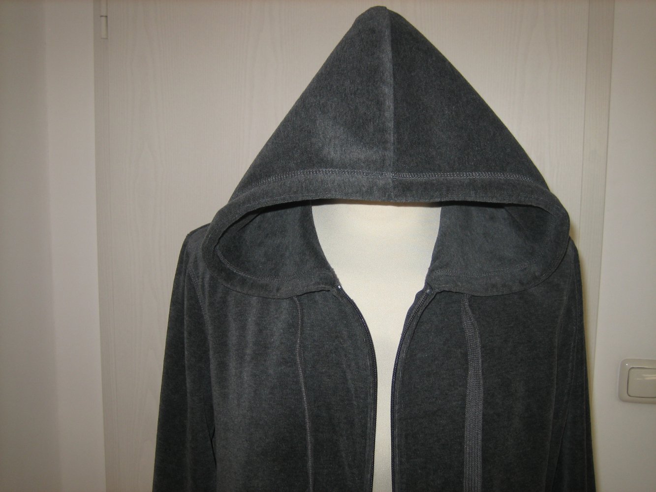 Sportl.-lässige Kapuzen-Jacke Gr. 42, neuw., unentbehrliches Kombi-Teil für's ganze Jahr!!