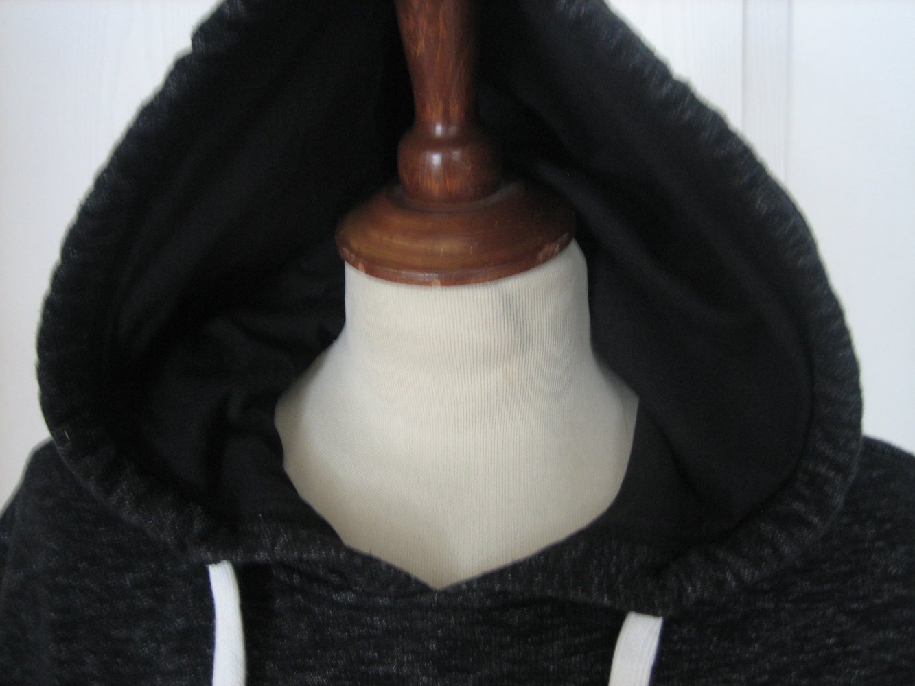 Super lässiges Kapuzen-Sweatshirt Gr. 42 - schwarz meliert - cooler Druck - sportiver Style