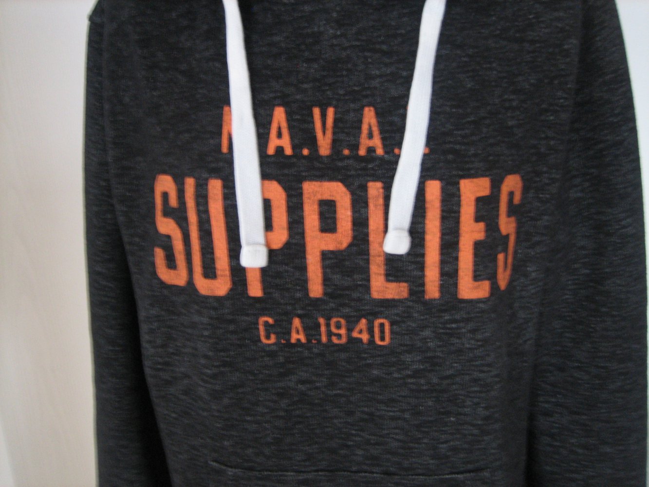 Super lässiges Kapuzen-Sweatshirt Gr. 42 - schwarz meliert - cooler Druck - sportiver Style