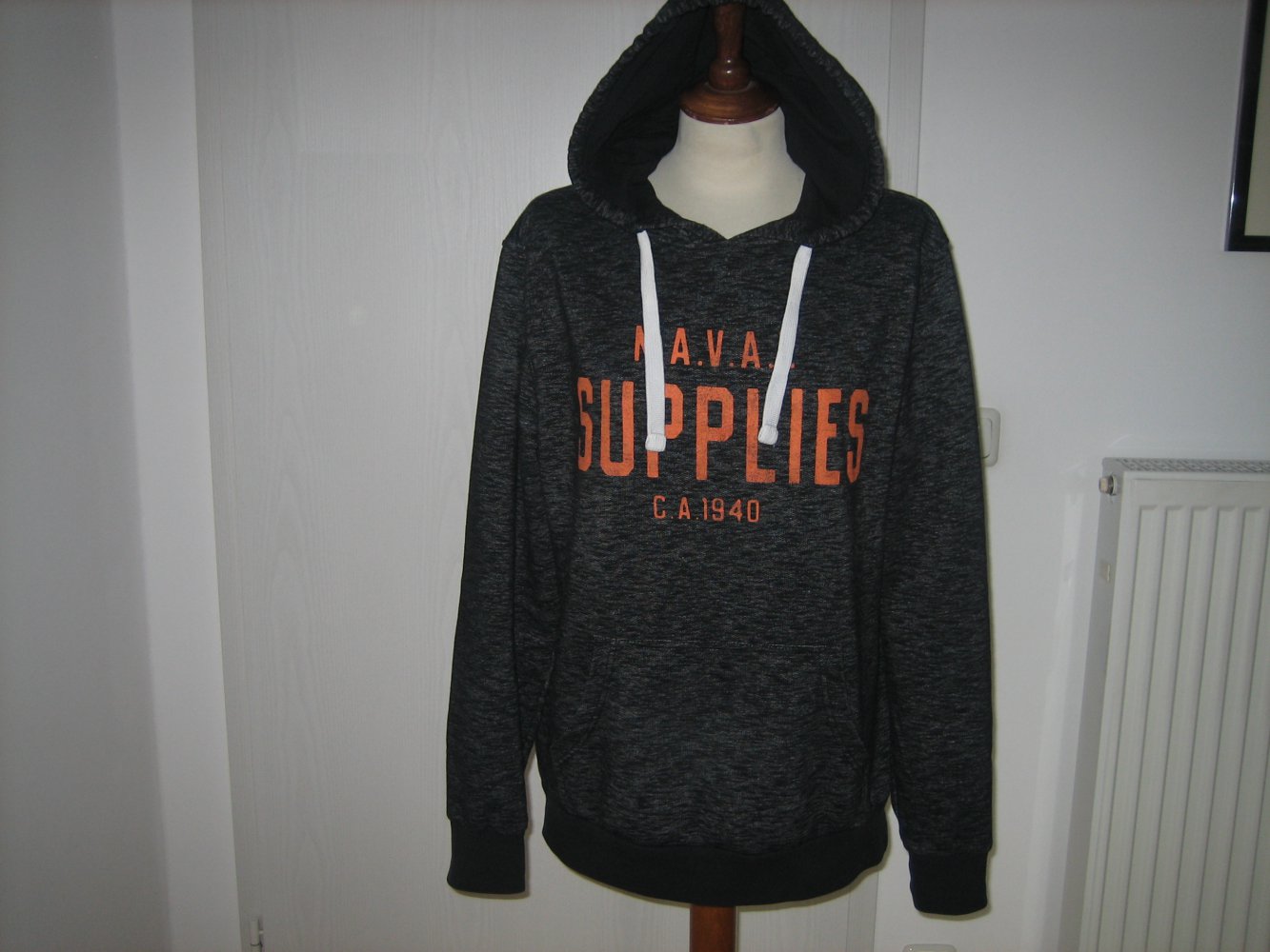 Super lässiges Kapuzen-Sweatshirt Gr. 42 - schwarz meliert - cooler Druck - sportiver Style