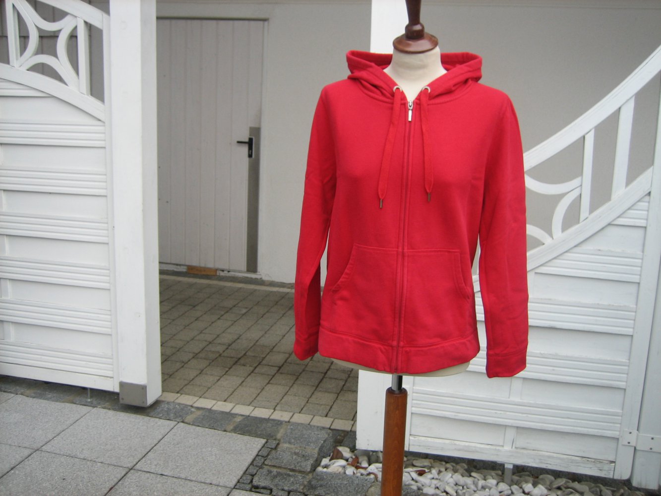 Lässig sportive Kapuzen Jacke Gr. 42 - tolles Rot - bequem - mega vielseitig!