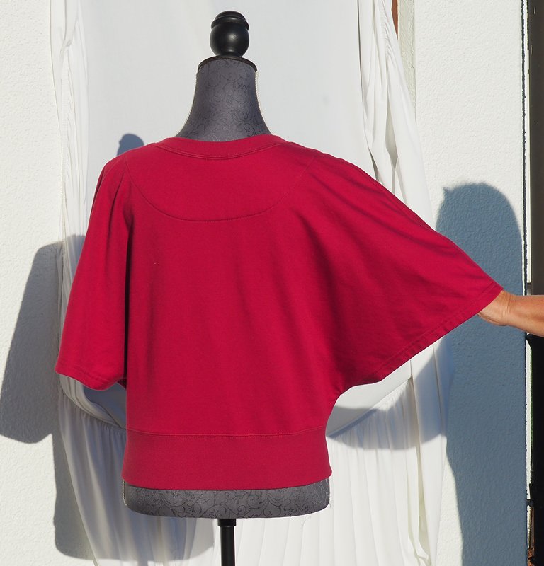 Weinrotes Jäckchen, Blouson, Hängeweste, Poncho mit Fledermausärmeln