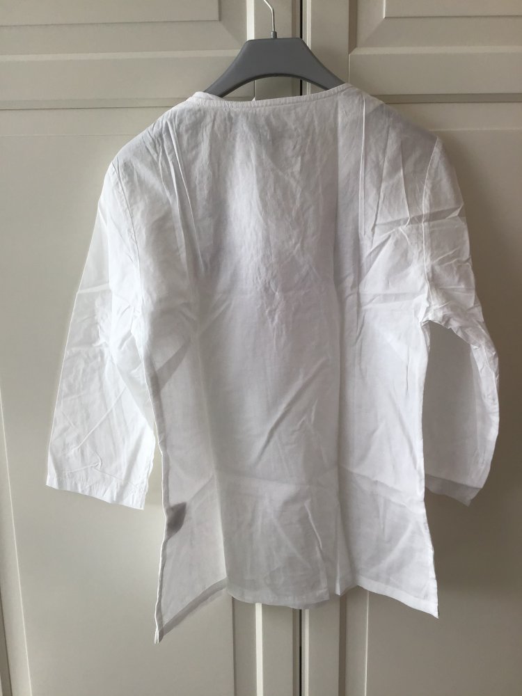 Weiße Tunika mit kunterbunter Paillettenstickereien 