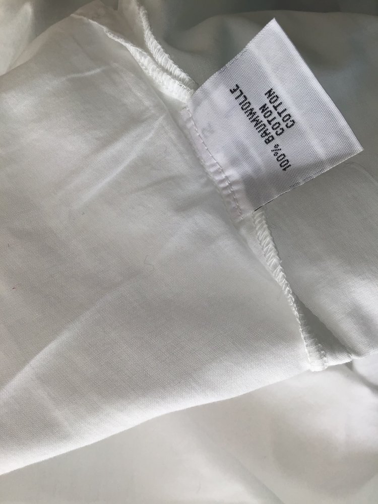 Weiße Tunika mit kunterbunter Paillettenstickereien 