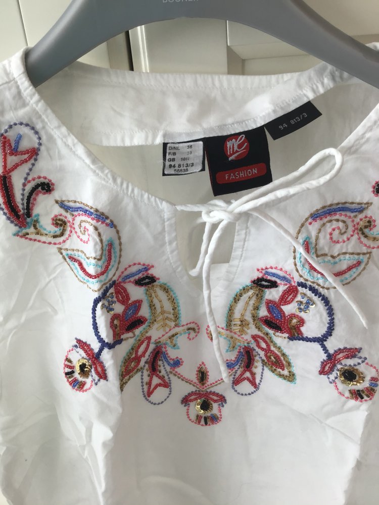 Weiße Tunika mit kunterbunter Paillettenstickereien 