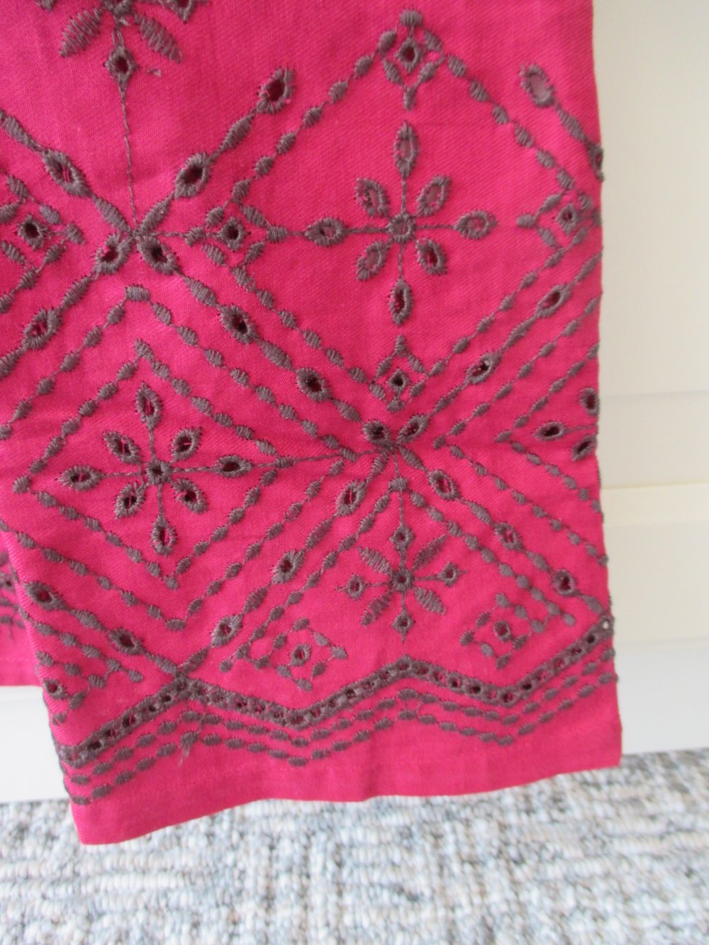 Baumwollkleidchen, bordeauxrot mit Print und Stickerei, Neu mit Etikett, 3 suisses collection, Kurzarm, ovp