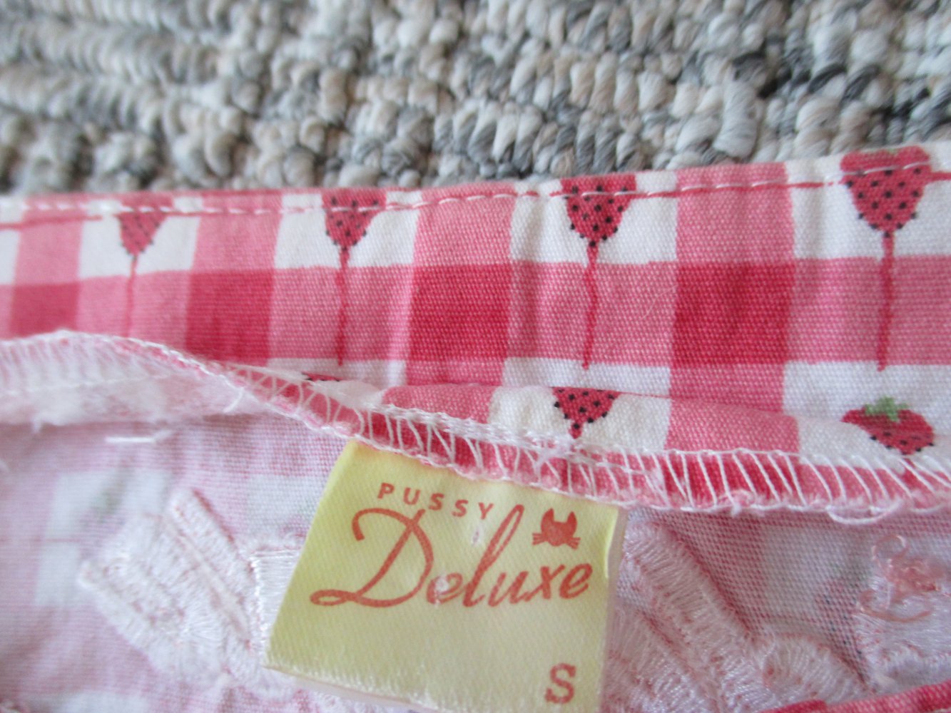 Pussy Deluxe, zuckersüßer pinkfarbener Rock, A - Linie, Gr. S, durchgehende Knopfleiste