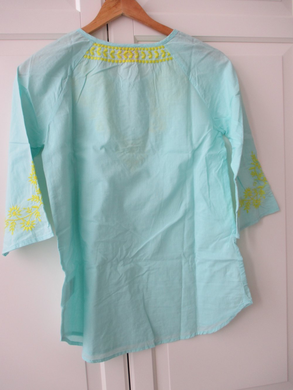 Breuninger; türkisfarbene Tunika mit kontrastfarbiger Stickerei, Gr. 170 / 176, kleine 36