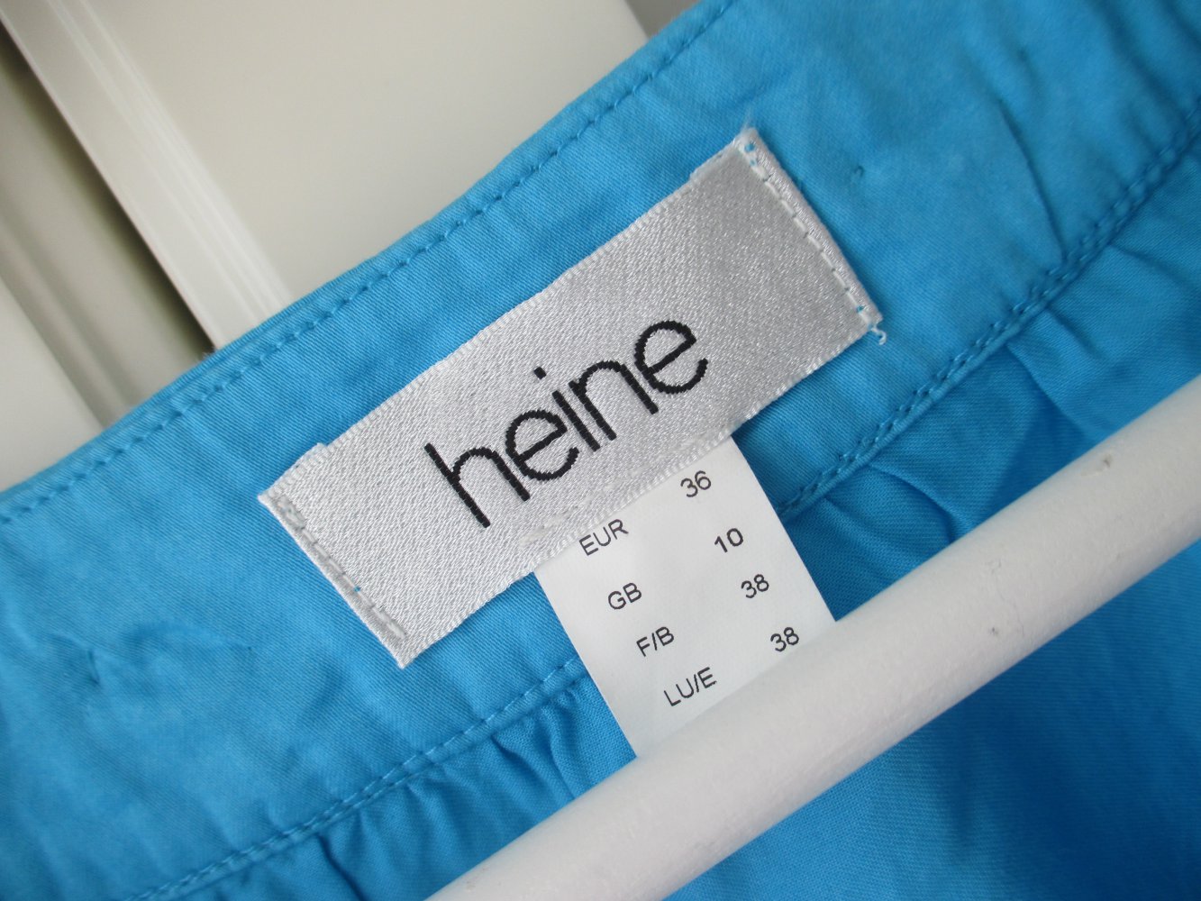 süßes türkisfarbiges Trägerkleid mit Pailletten, Gr. 36, seitl. Taschen,100 % Baumwolle, neu 