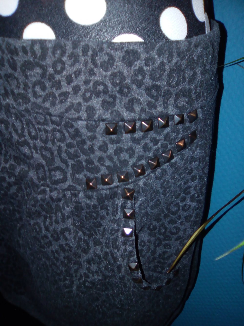 Minirock mit Leopardenmuster und Nieten