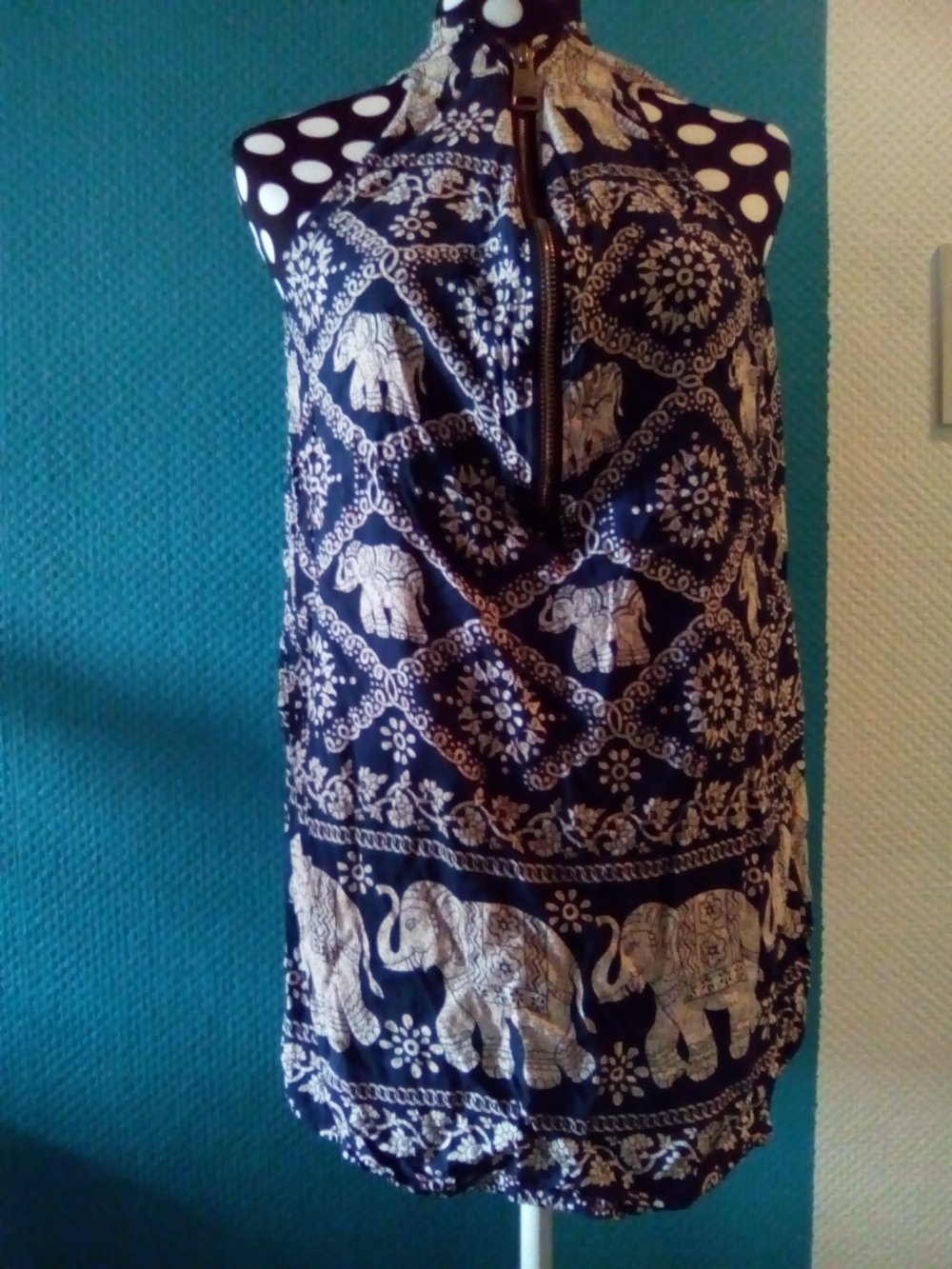 Sommerliches Top mit Elefanten und Reißverschluss