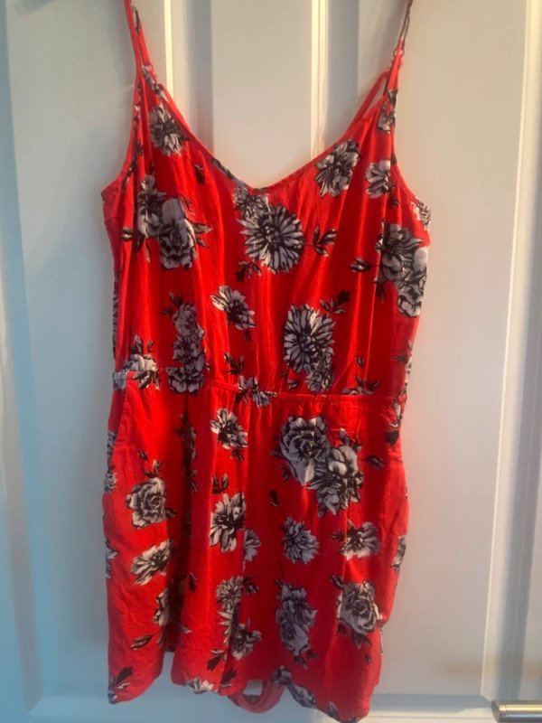 Roter Jumpsuit Gr 38