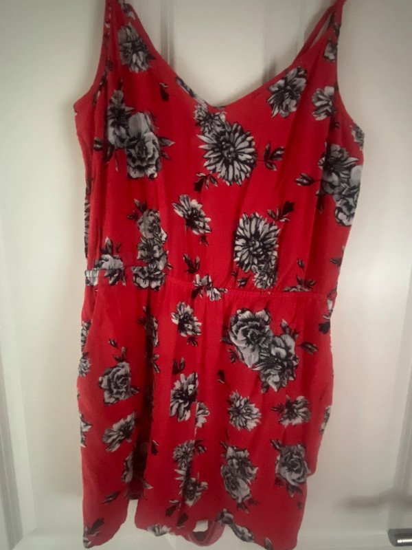 Roter Jumpsuit Gr 38