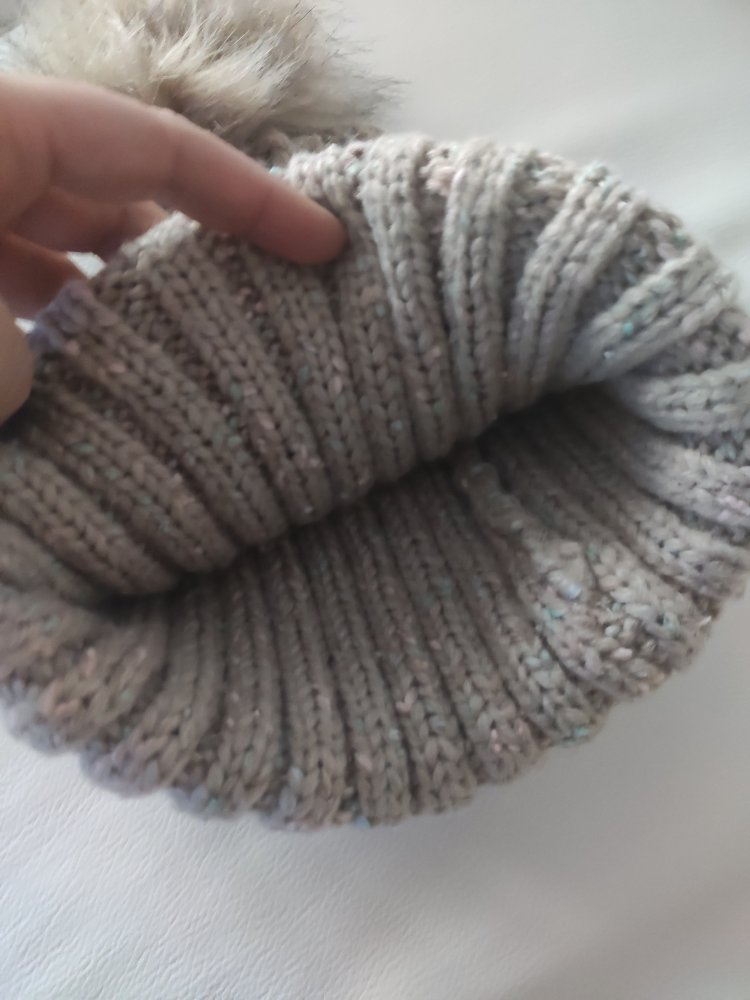 Strickmütze mit Bommel 