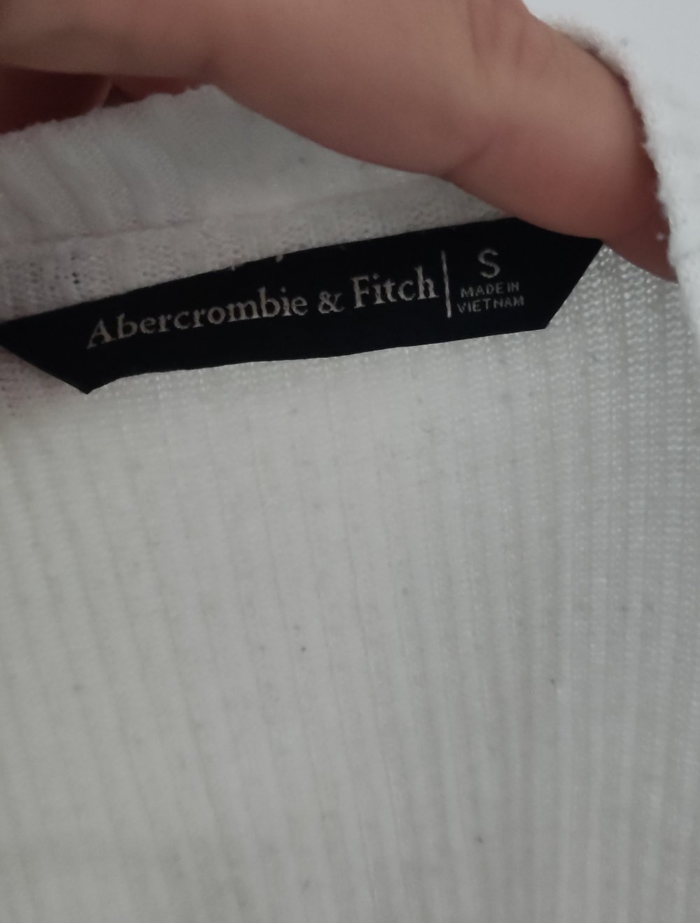 Abercrombie & Fitch Ripped Pullover S
