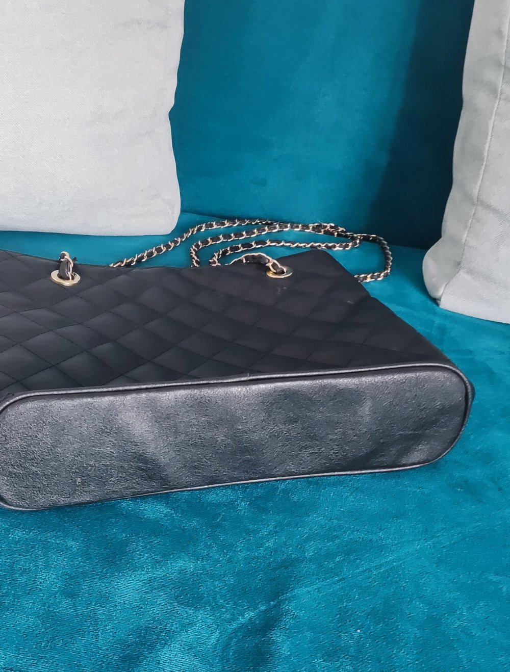 Schwarze Handtasche mit Steppoptik