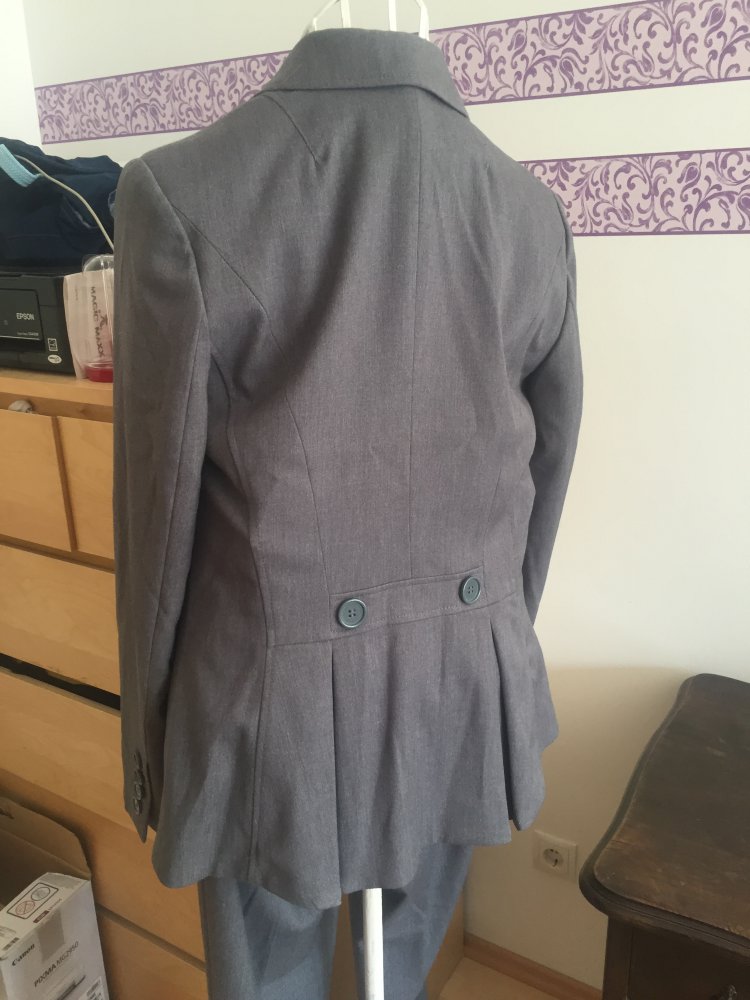 Hellgrauer Anzug von Class