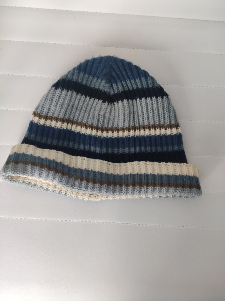 Strickmütze von Inscene in Blautönen 