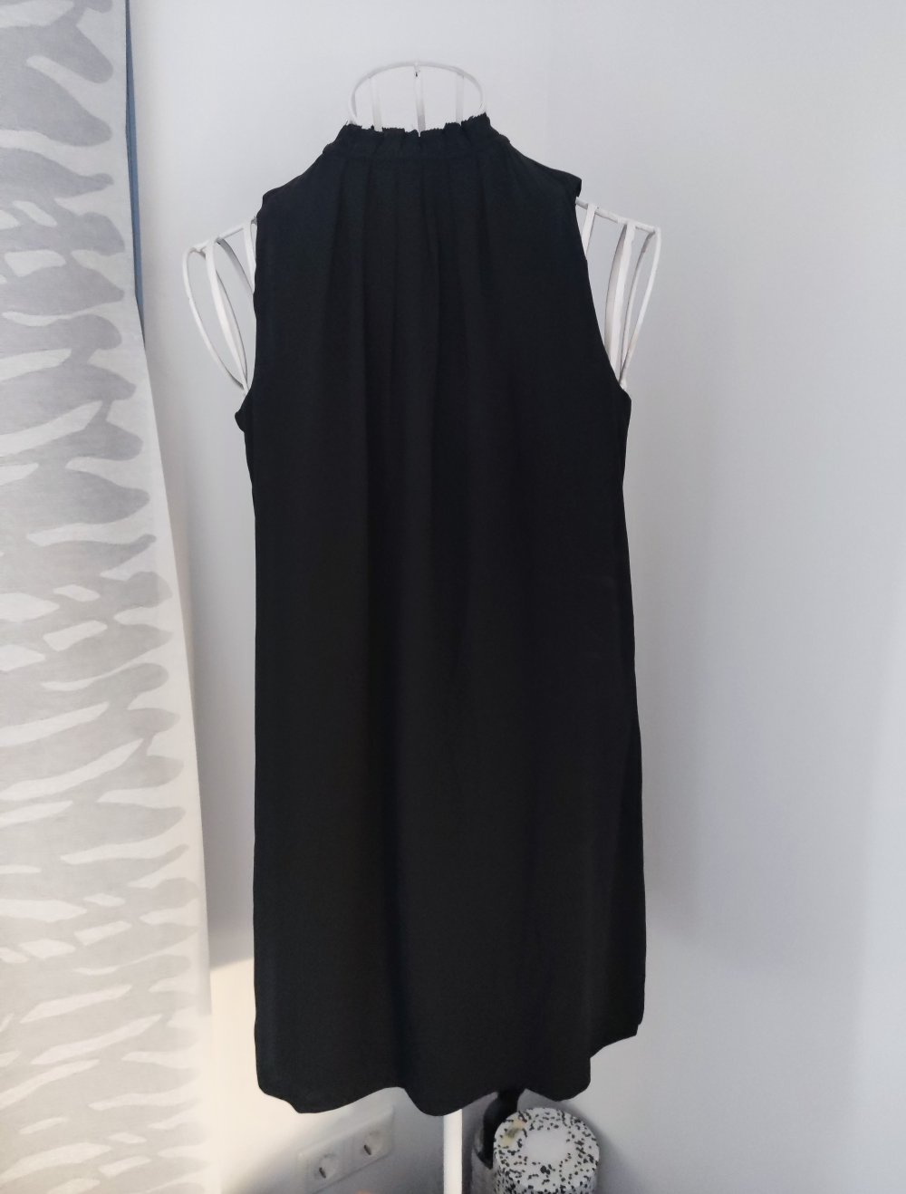 Elegantes schwarzes Kleid von H&M 38