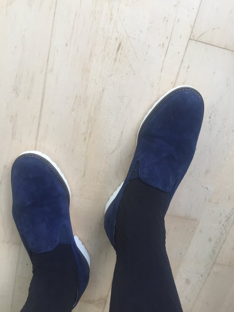 Blaue Slippers Mark Adam