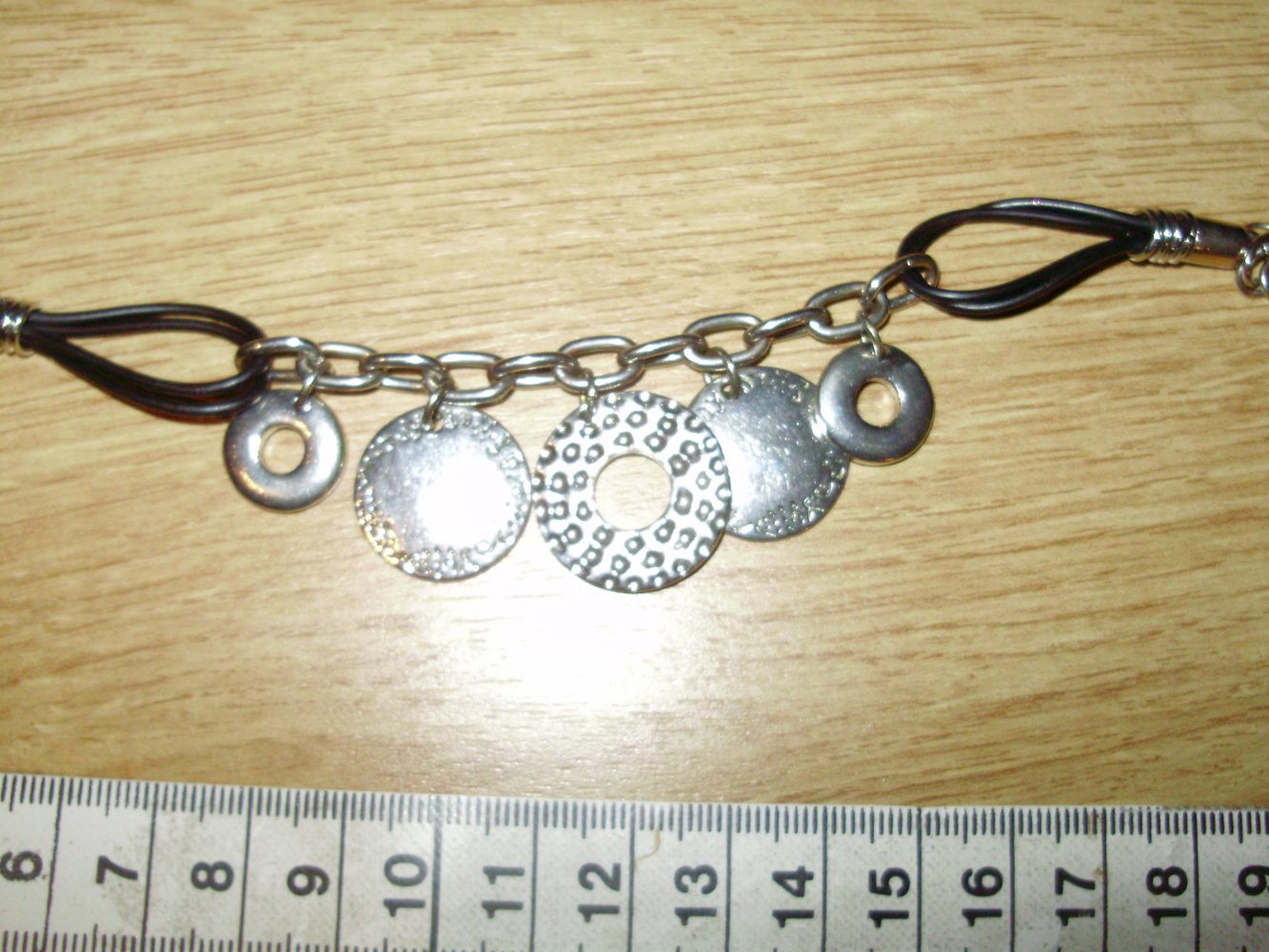 Armband schwarzes Band mit silbernen Scheiben+ Verlängerung
