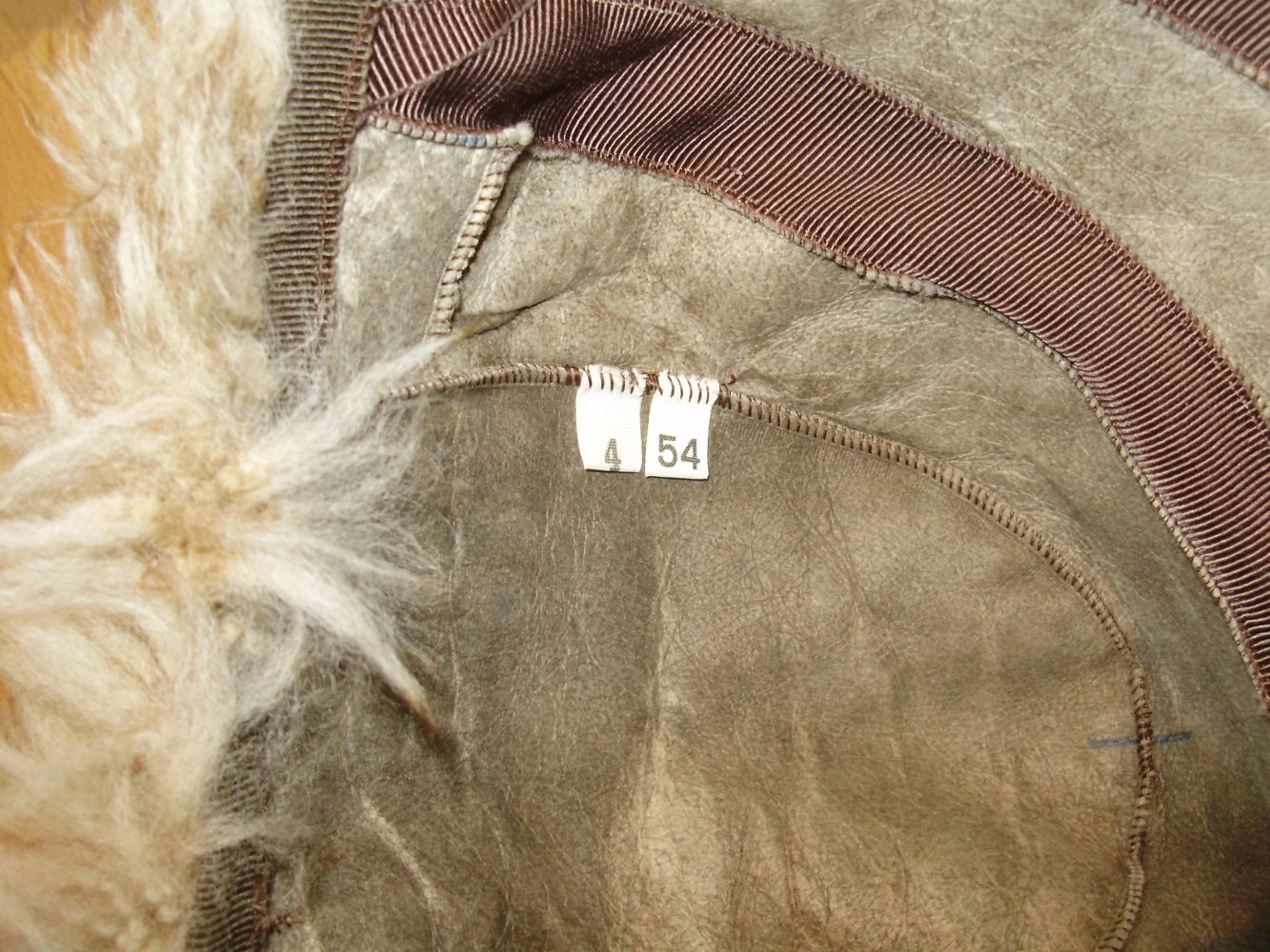 Echt Fell Mütze mit Bändel