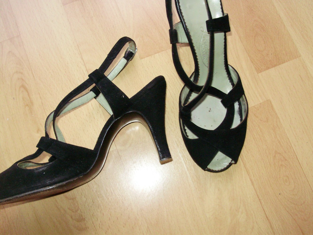 Sandalette schwarz Wildleder ausgefallen zierlich Gr 36