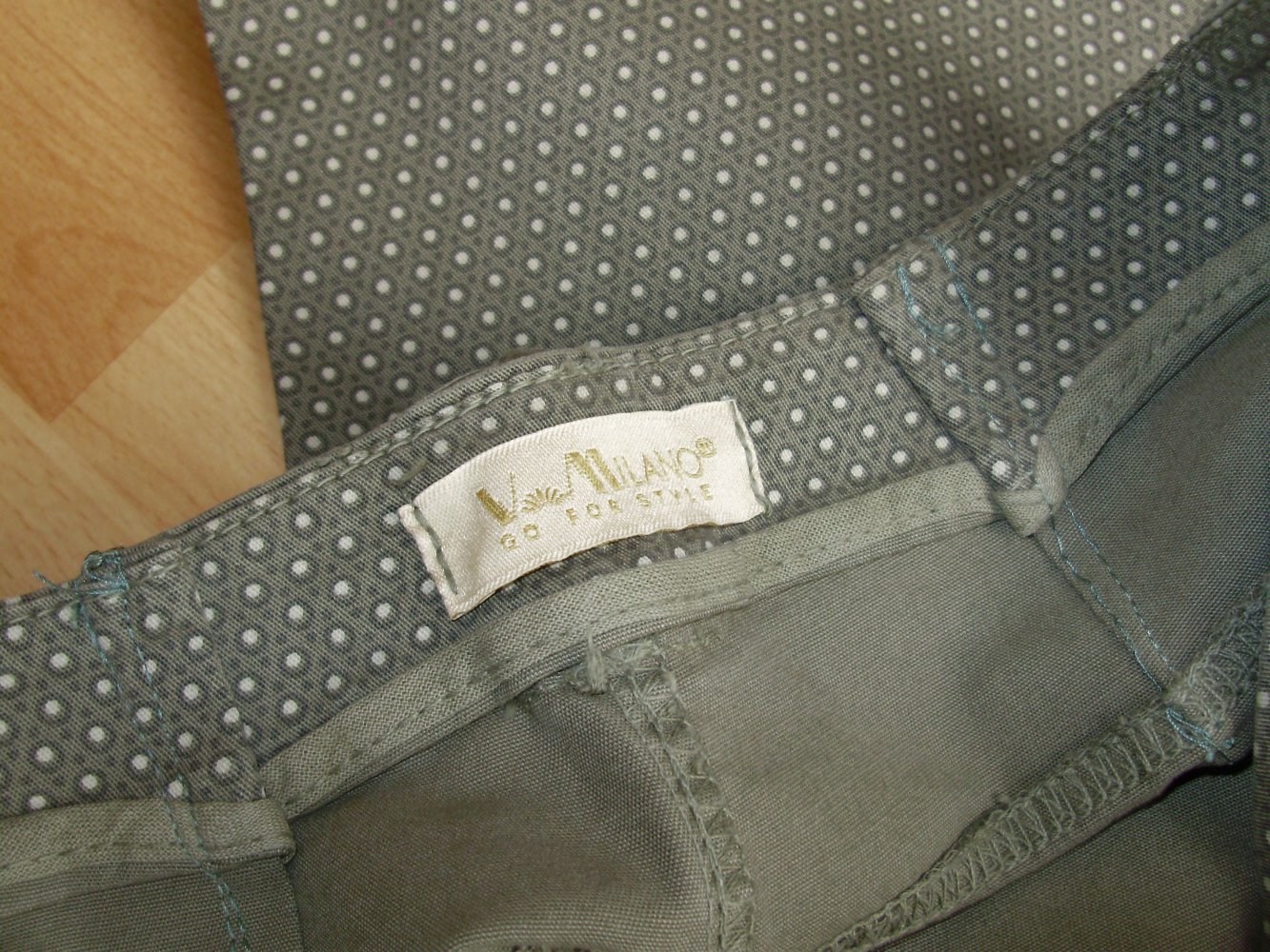 Milano Hose grün Muster Punkte hell Gr M wie neu