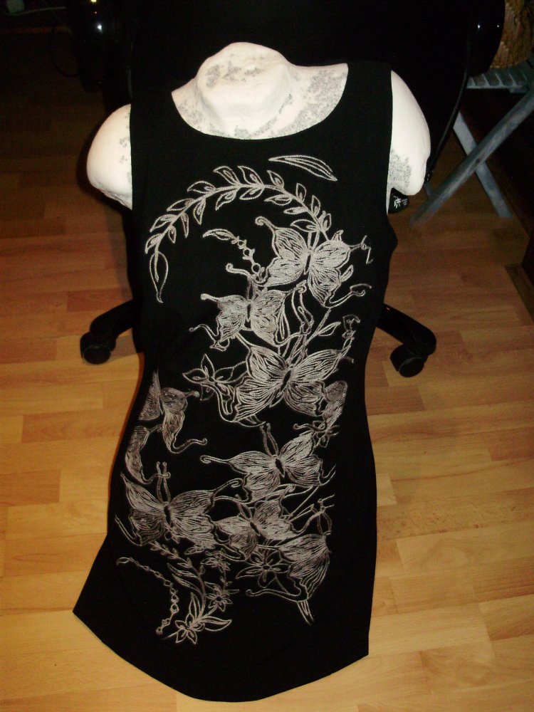 Desigual Kleid schwarz Stickerei Wolle gefüttert 40