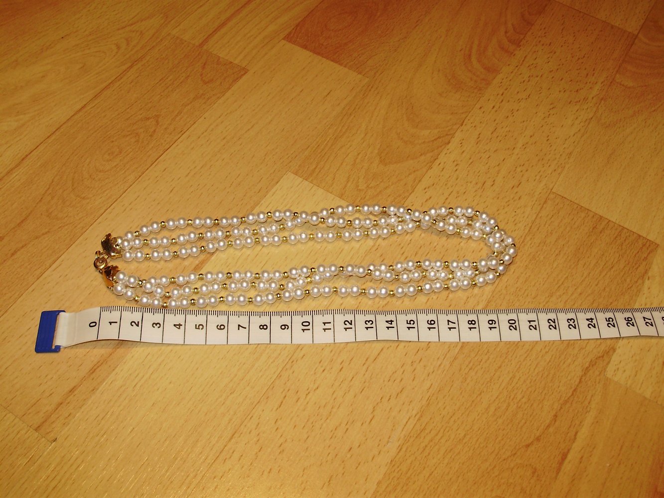 Perlenkette 3 reihig mittlere Größe + goldene Perlen 40 cm NEU