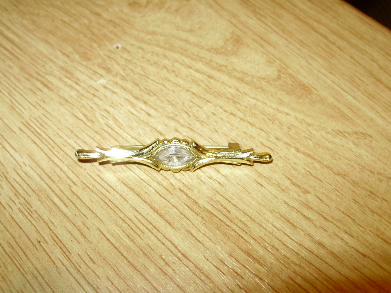 Brosche golden Glitzerstein Vintage