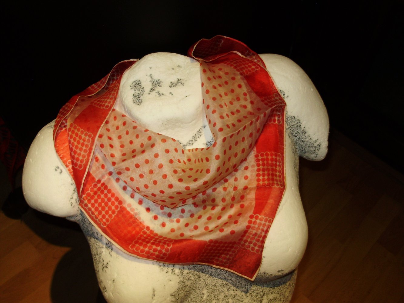 VintageTuch Seide Vintage rot weiß Dots ganz leicht 43 x 41 cm