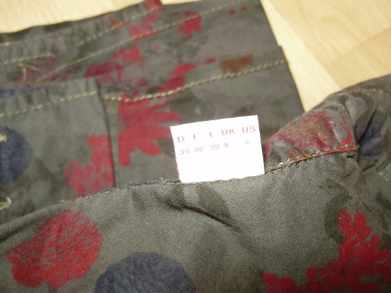 s. oliver Bluse khaki Blumen Klappentaschen Knöpfe Gr 34 = S wie neu!