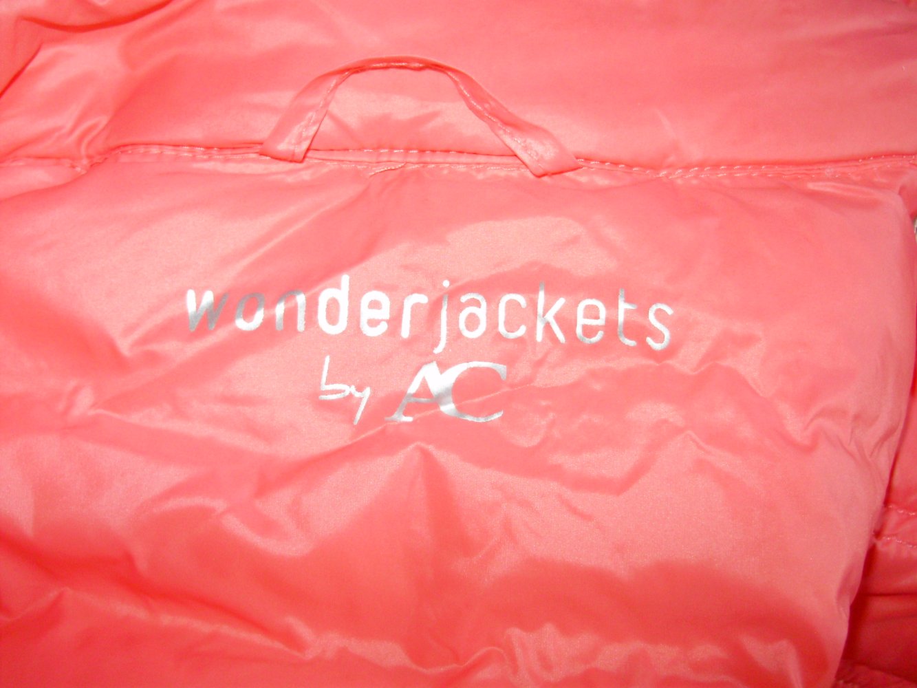 Daunenjacke hellrot sehr leicht 36 wie neu!