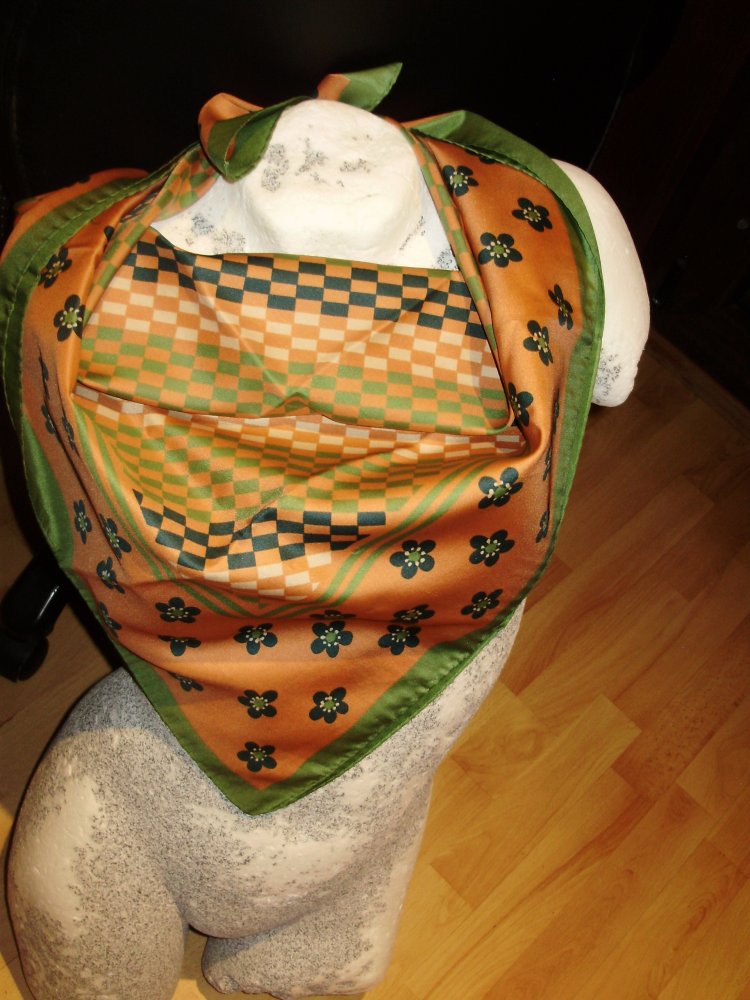 Tuch braun grün Blumen