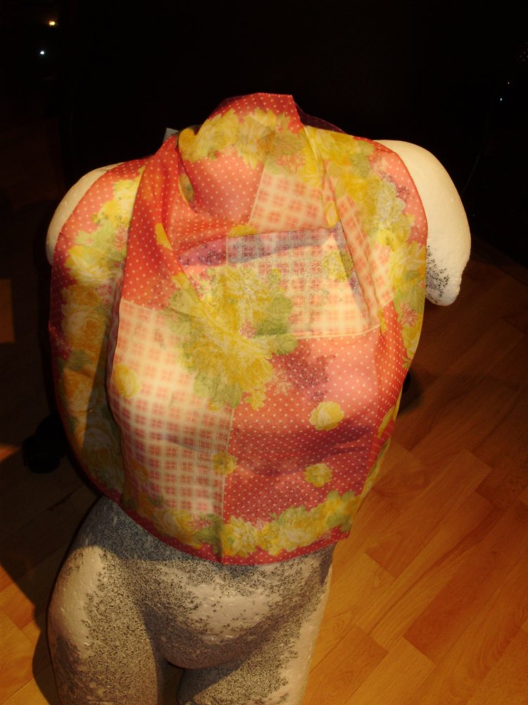 Tuch gelb rosa zart  Blumen Muster Karo wie neu