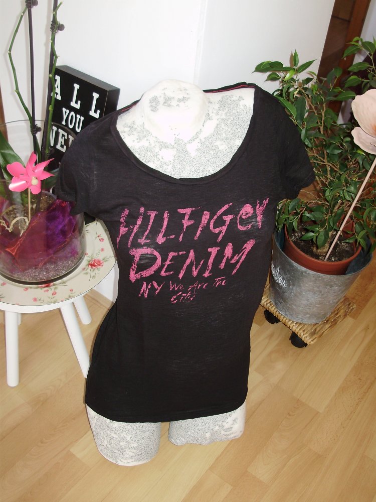 Tommy Hilfiger Shirt schwarz pinkfarbene Schrift XS = S