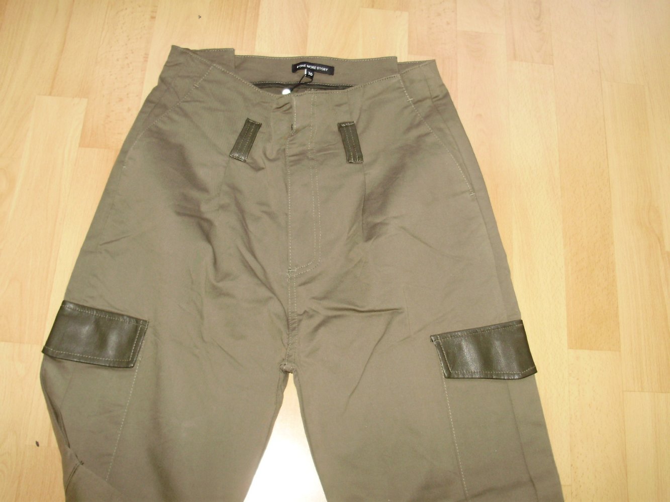 One more story Hose khaki Cargo Lederinitatdetails 36