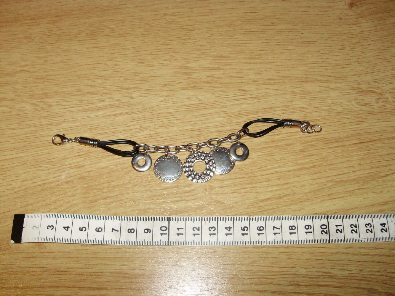 Armband schwarzes Band mit silbernen Scheiben+ Verlängerung