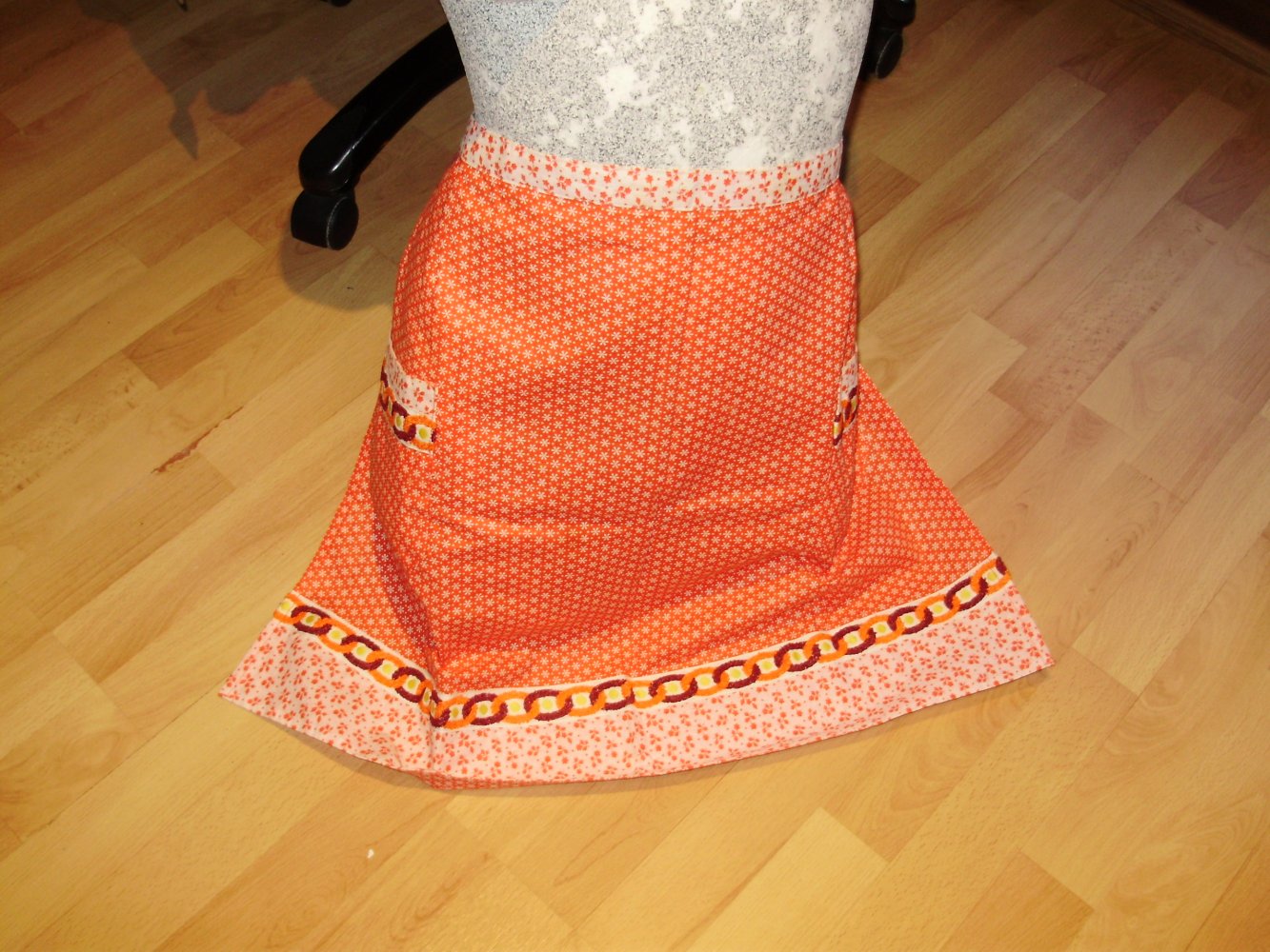 Schürze Halbschürze orange Muster DIY 60-er Jahre NEU