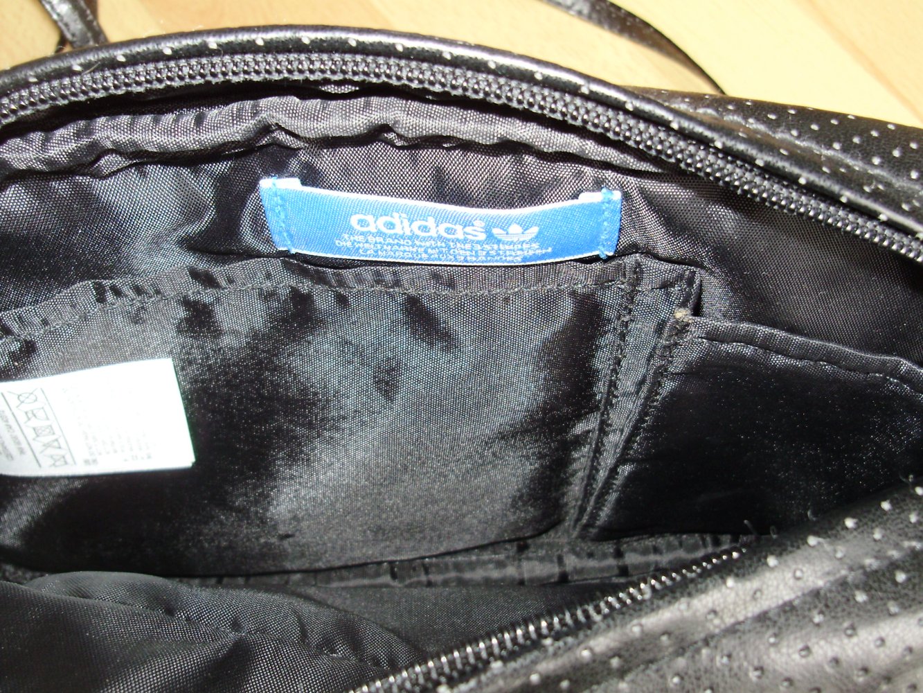 adidas Tasche schwarz Lochmuster TOP!!