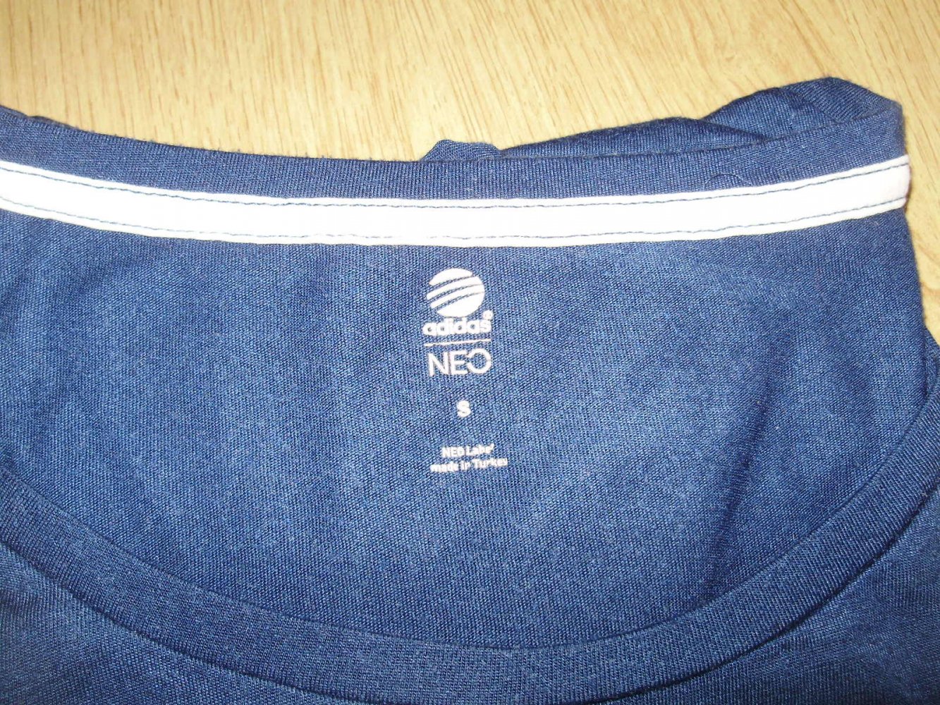 adidas Shirt blau neonpinkeer Labeldruck an Seite S