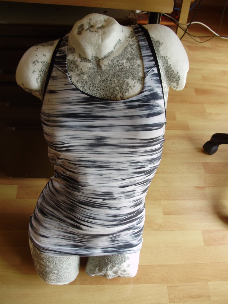 Puma Top schwarz weiß Muster Bustierteil eingearbeitet S